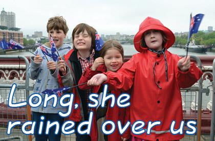 Queen_Jubilee_Australians_at_London_river_pageant