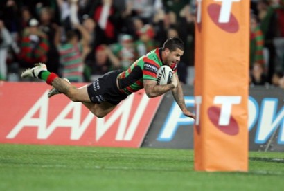 Adam Reynolds scores for the Rabbitohs