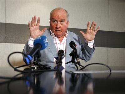 Alan Jones apologises to PM