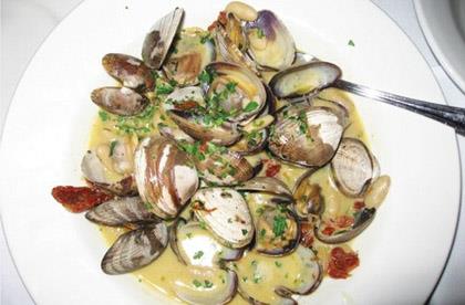 Tasty clams and white bean broth Tasty clams and white bean broth