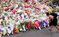 Amazing sea of flowers tribute to Sydney siege victims