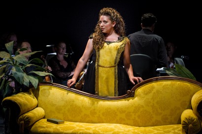 The Yellow Sofa - Julian Philips - Glyndebourne - 2012  Amarela - Lauren Easton