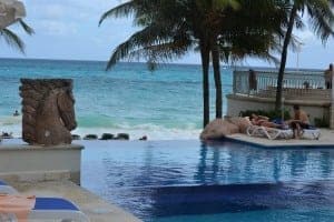 cancun pool travel