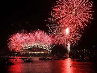 824726-ta-sydney-fireworks