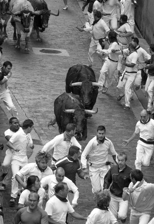 Pamplona Running of the Bulls - Carreras_por_Iruña_(cropped)