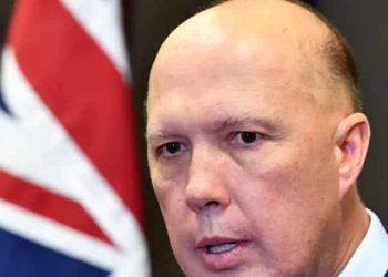 Peter Dutton has issued “ministerial direction” to the AFP over investigating leaks to the media. (DARREN ENGLAND/AAP/THE CONVERSATION)