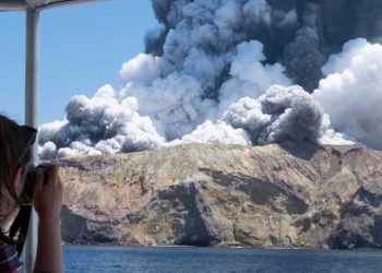 New Zealand's Mount White volcano erupting on Monday. (Michael Schade via Twitter)