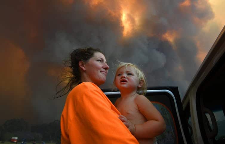 Dan Peled’s photograph of Sharnie Moran holding her daughter near bushfires in Coffs Harbour last year. Dan Peled/AAP