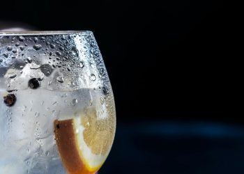 Too much alcohol can cause similar effects to dementia