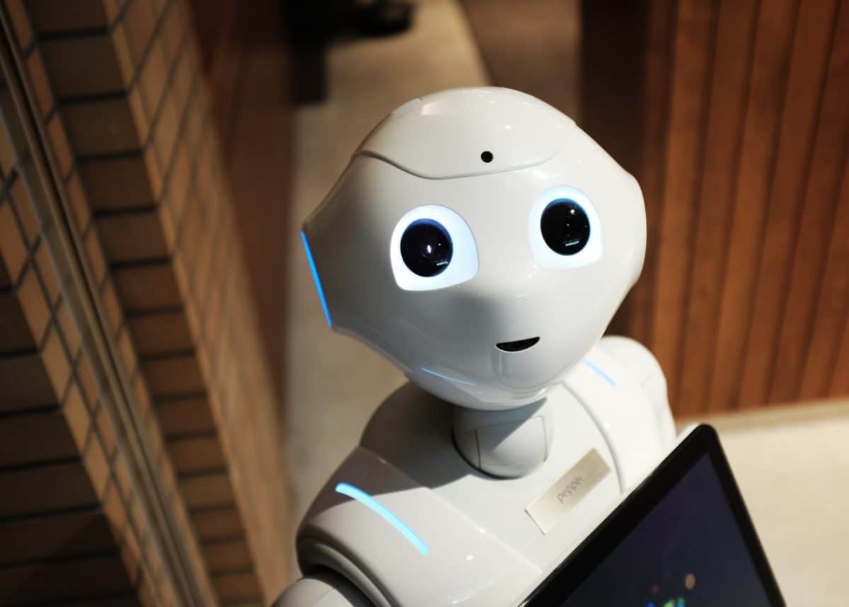 Robots to be introduced in UK care homes