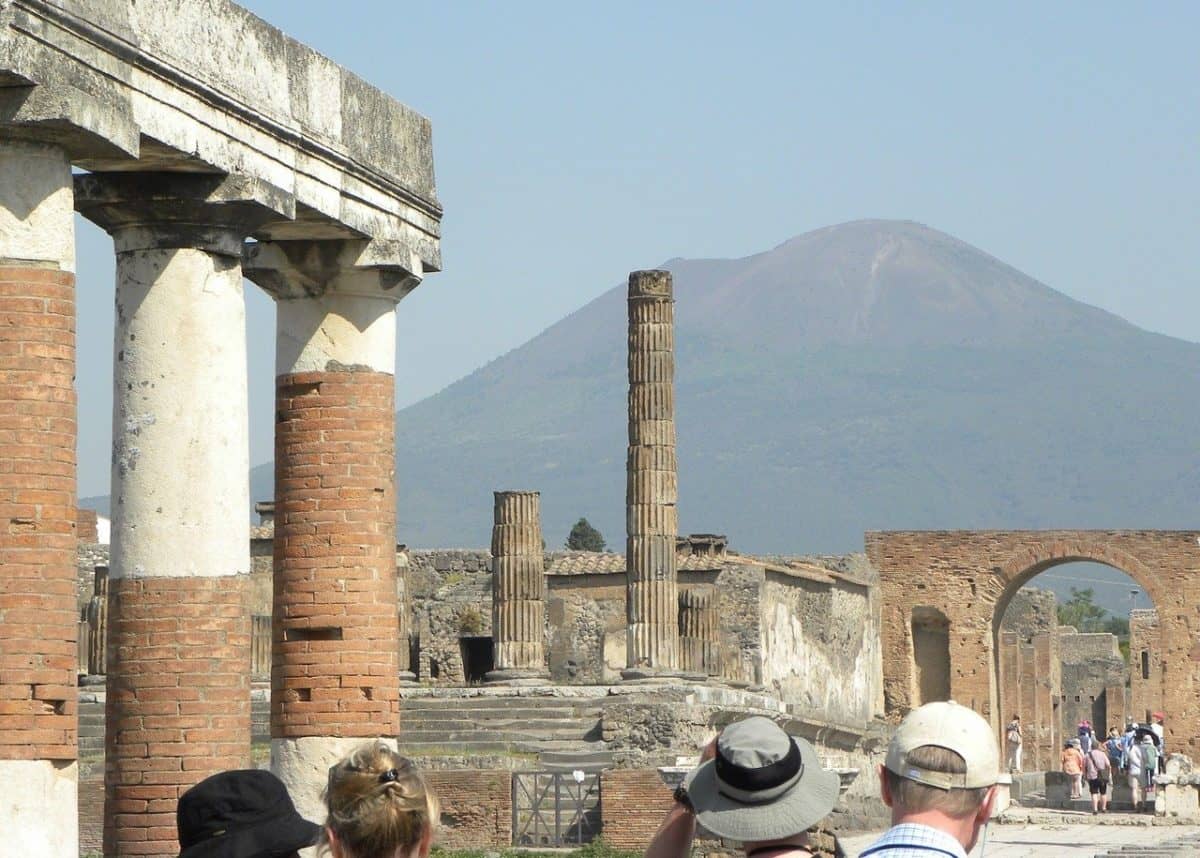 Tourists in the ruined city of Pompeii. Image by Michael Swanson from Pixabay