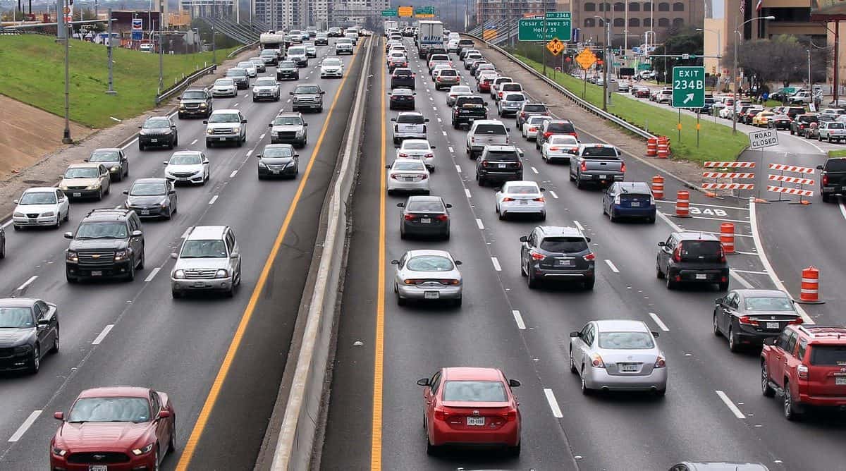 Busy highways are large sources of air pollution. Larry D. Moore via Wikimedia Commons, CC BY-SA
