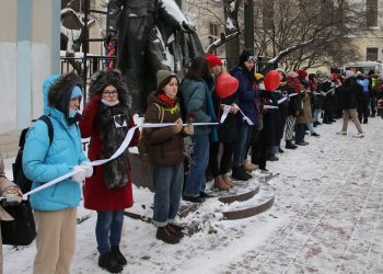 Women form a human chain on Feb. 14 in central Moscow to support jailed opposition leader Alexei Navalny, his wife Yulia Navalnaya and other political prisoners. Mikhail Svetlov/Getty Images