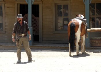 Are Australia’s premiers acting like Wild West gunfighters and being too quick on the lockdown draw? Image by Pashi from Pixabay