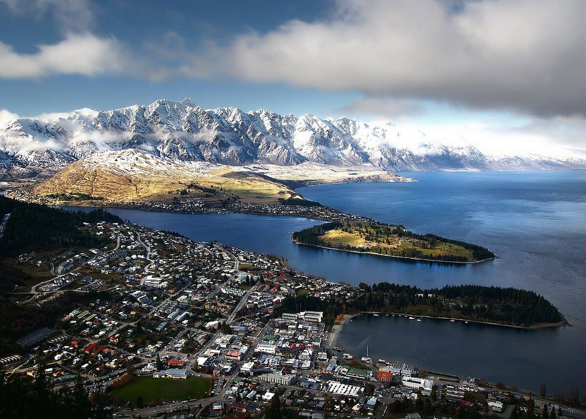 Queenstown is proving a popular destination for Kiwi holidaymakers. Photo credit: Bernard Spragg via Wikipedia