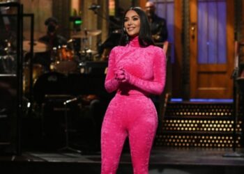 Kim Kardashian West Hosts SNL and her monologue is everything