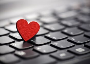 Is it worth looking for a partner on the Internet?