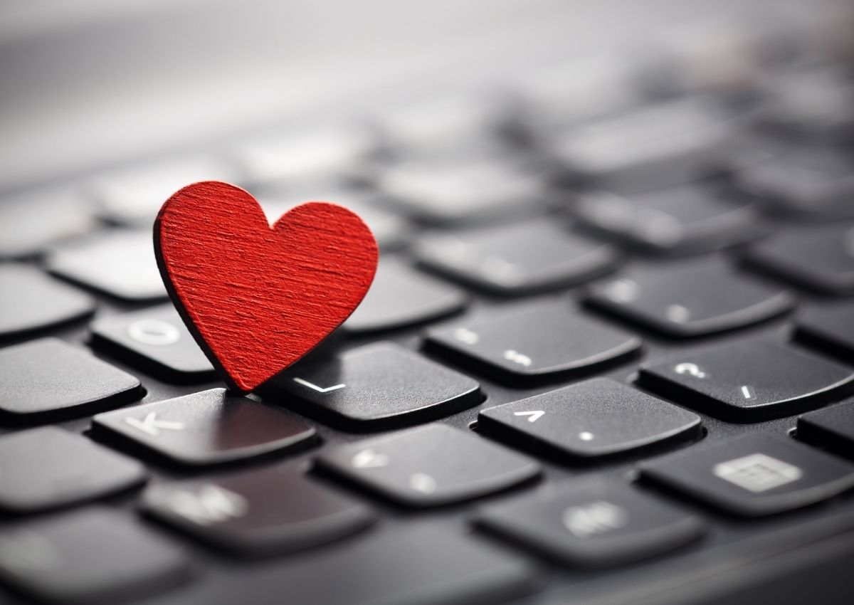 Is it worth looking for a partner on the Internet?