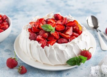 The classic Pavlova dessert with strawberries