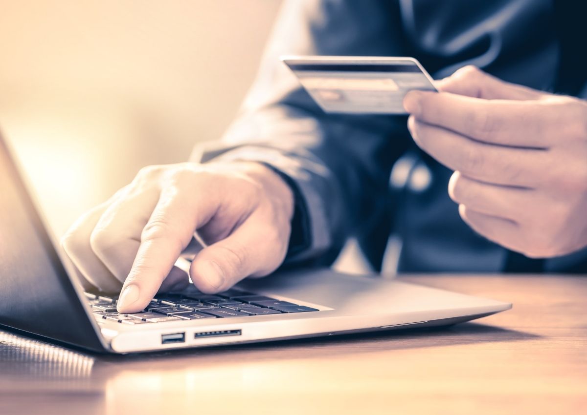 How to avoid scams while buying discount furniture online