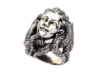 Gothic Jewellery in a Nutshell: Its Inspiration and Meaning