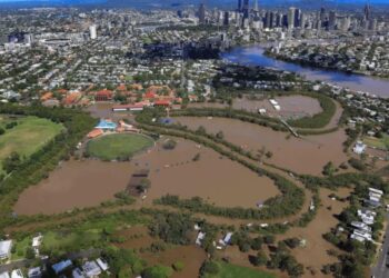 BoM radar: Sydney weather warning worsens as families get stranded