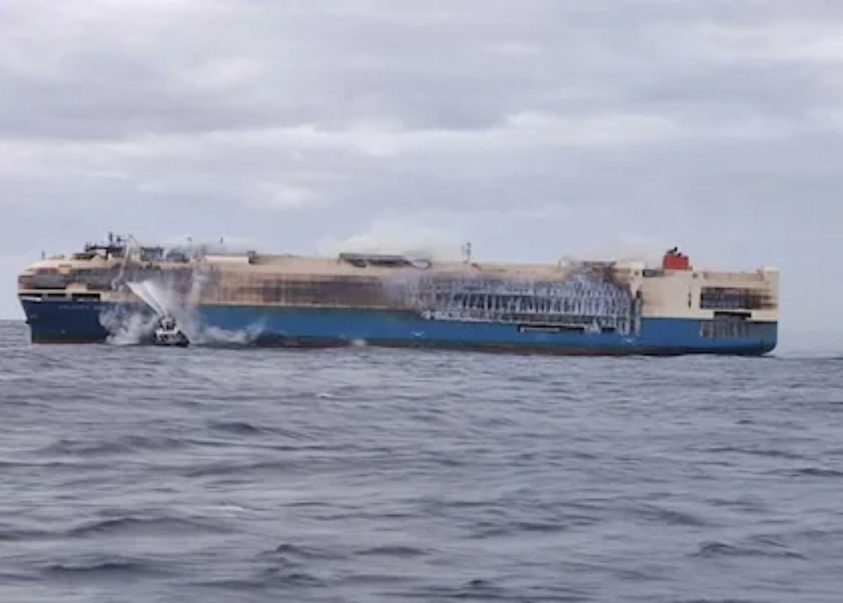 Cargo Ship with $335 million worth of car sinks on Portuguese water